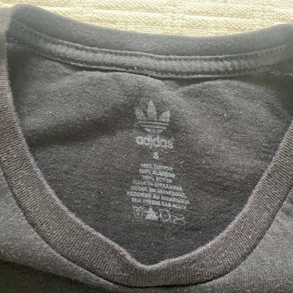 Adidas cherub print t-shirt. - Picture 6 of 6